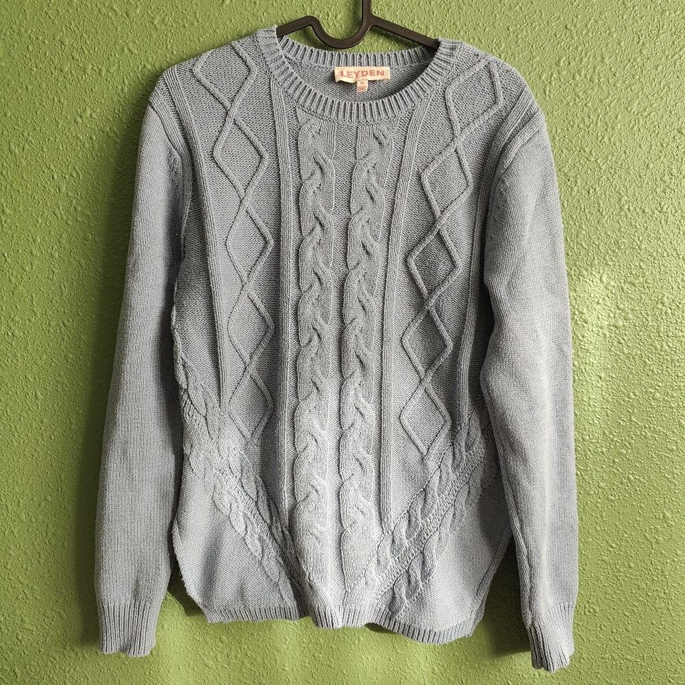 GUC LEYDEN HYRUM CABLE-KNIT SWEATER IN STONE BLUE SIZE MEDIUM